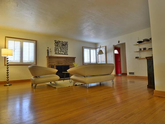 4th image of 1305 Bryn Mawr Dr NE