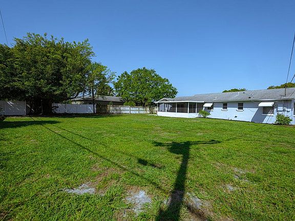 4th image of 710 NE Camino St