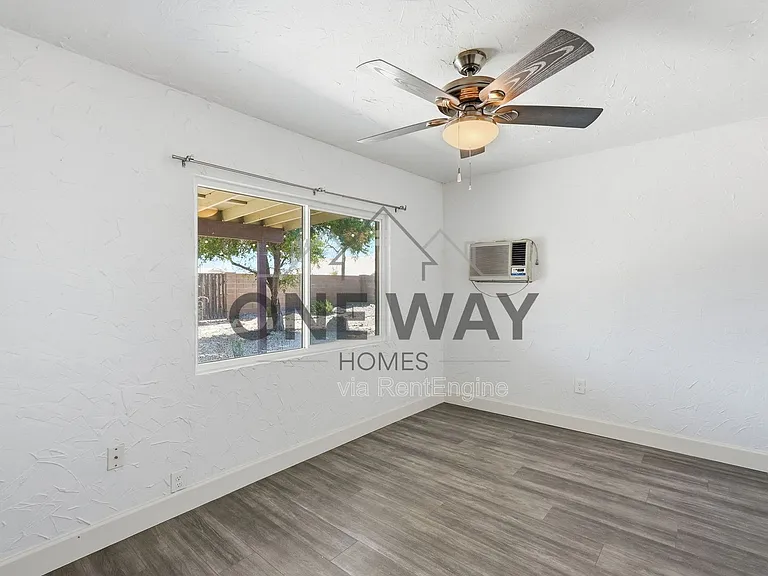 5749 S Farmer Ave — Photo 28