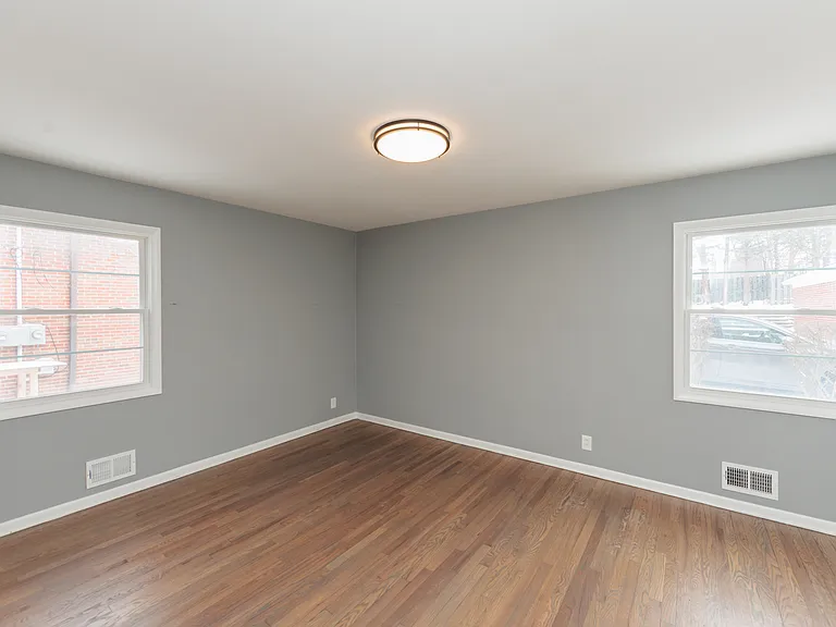 2539 Warrensville Center Rd — Photo 35