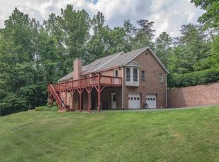 18 Squirrel Hill Dr, Weaverville, NC 28787
