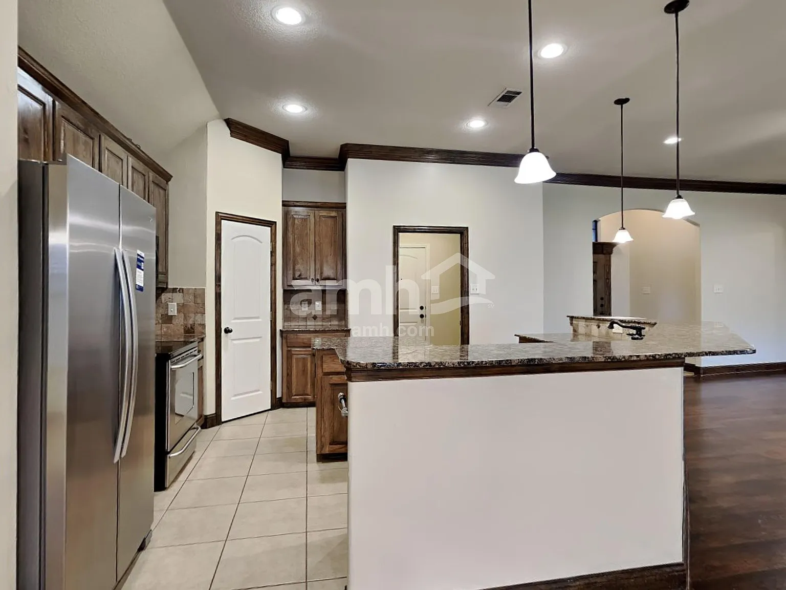 4 bed, 2.0 bath, 1870 sqft, $2,690 — Photo 3