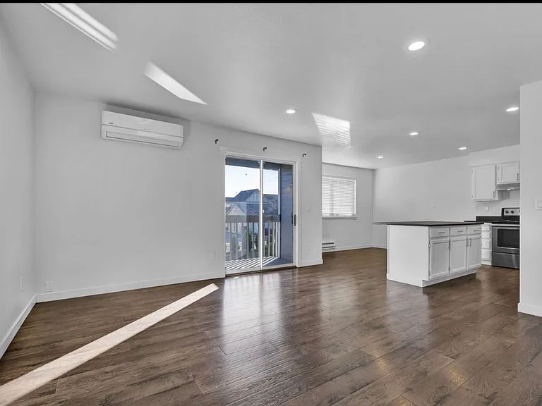 Photo similar to listing