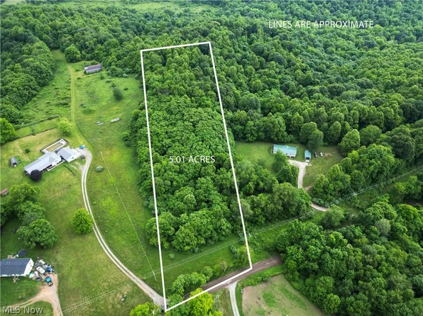 3903 Twin Sisters Rd, Cambridge, OH 43725