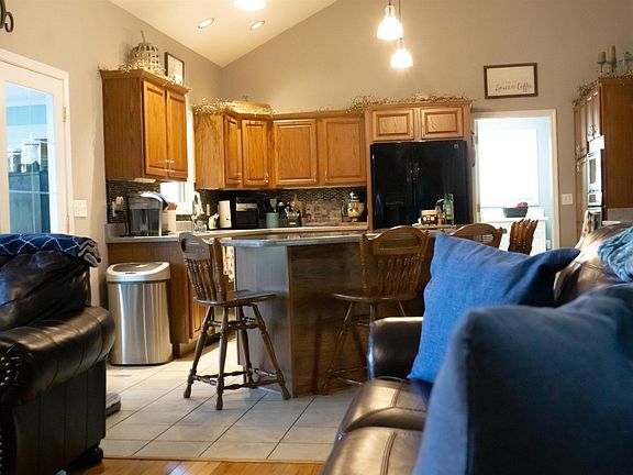 4th image of 915 Turnbury Dr