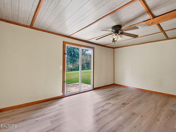 5th image of 347 Rhododendron Cir