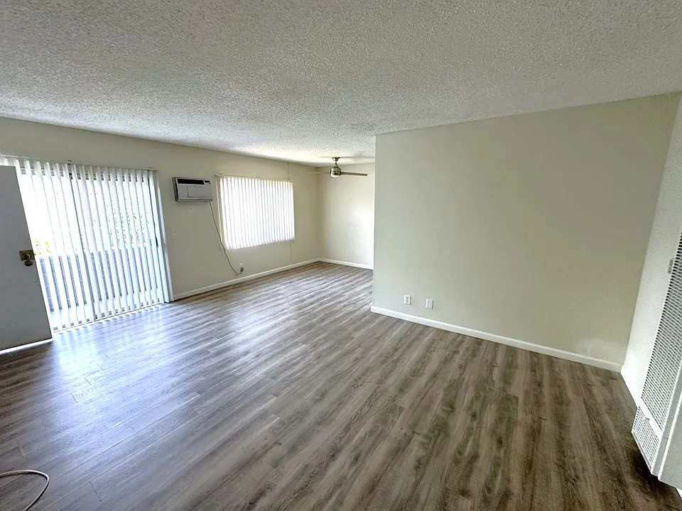13825 Vanowen St #7