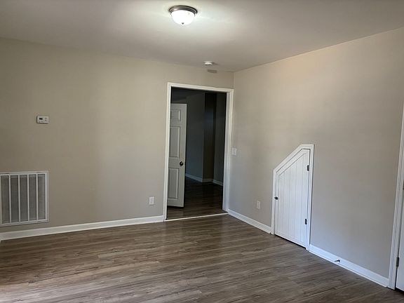 4th image of 3501-3503 S Broad Pl SW #4554EC638