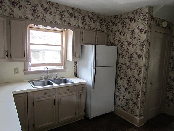 3rd image of 718 Wick Ave