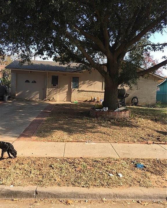 1st image of 2106 Red Oak Dr
