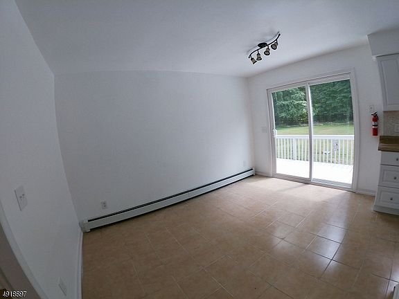 5th image of 407 Deerfield Ln