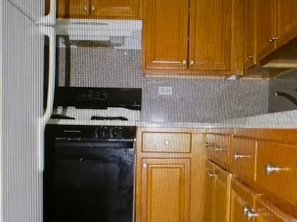 3855 Shore Parkway image 5 of 10