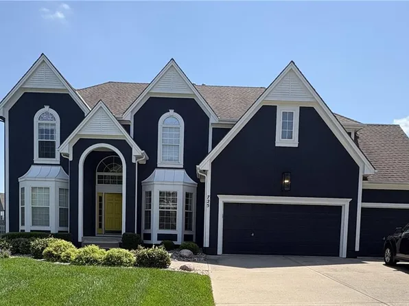 725 SW Winterwalk Ln, Lees Summit, MO 64081