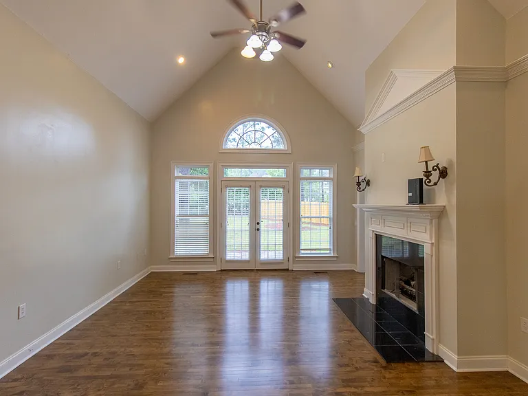 906 Monarch Cir — Photo 24