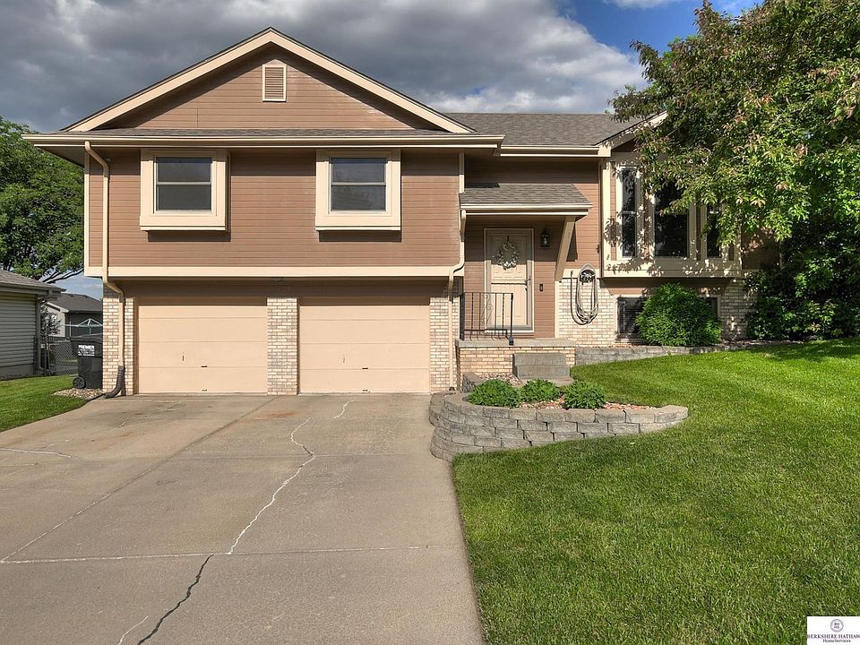 1st image of 7821 S 70th St