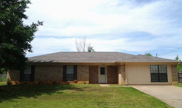 1st image of 609 Chancellor Dr