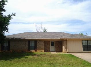 609 Chancellor Dr, Palestine, TX