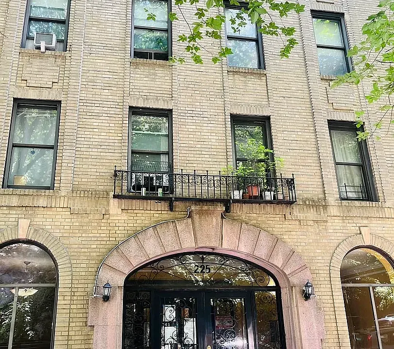 225 Bennett Ave #2KC