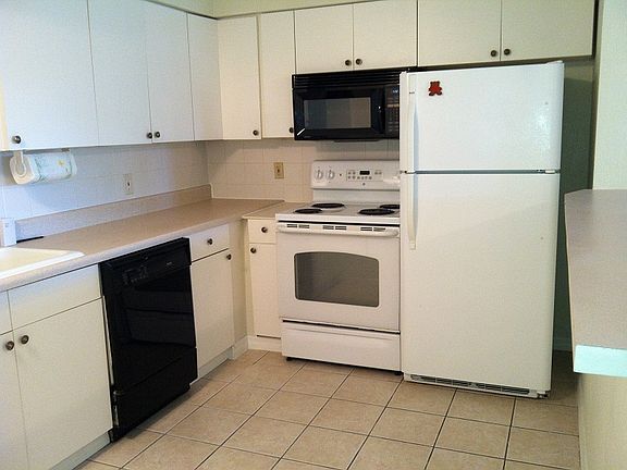 4th image of 2832 Saint John Dr