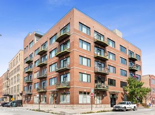 1152 W Fulton St #2A, Chicago, IL 60607