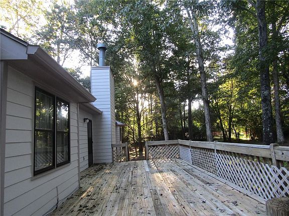 4th image of 385 Hidden Valley Dr SE