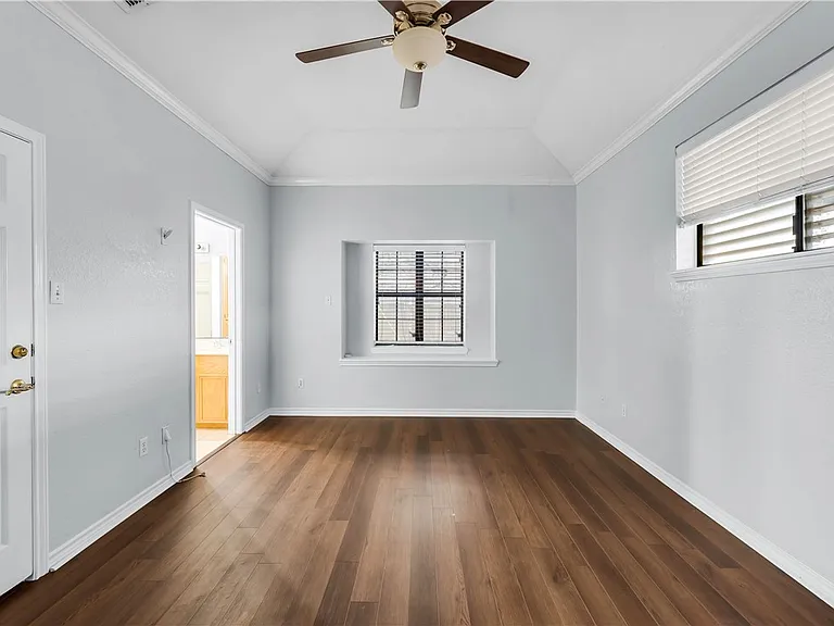 7658 Clearbrook Dr — Photo 14