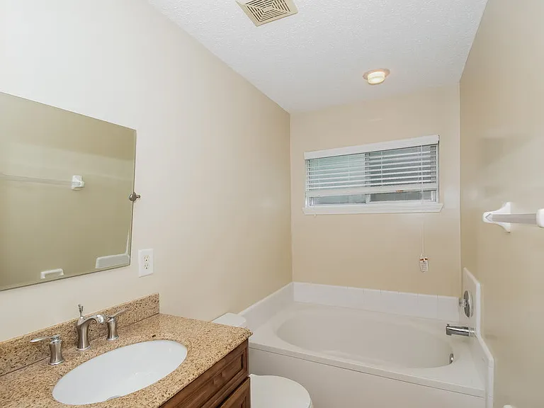 3256 Ayrshire St — Photo 11
