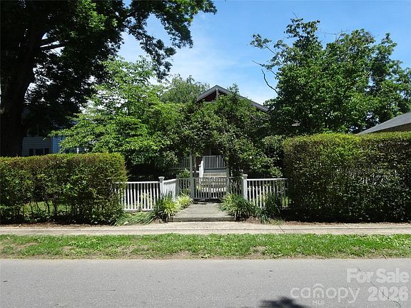 3rd image of 33 Church St
