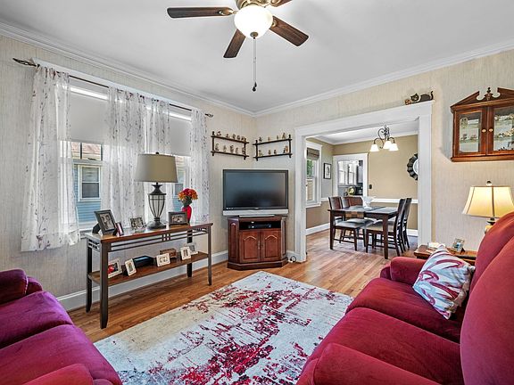 5th image of 61 Sunnyside St