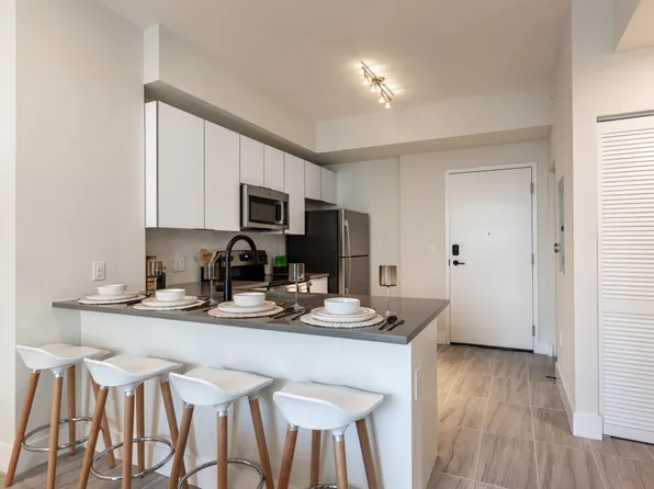 1211 Stirling Rd #113, Hollywood, FL 33020