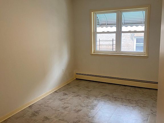 3rd image of 657 Saint Lawrence Ave #2