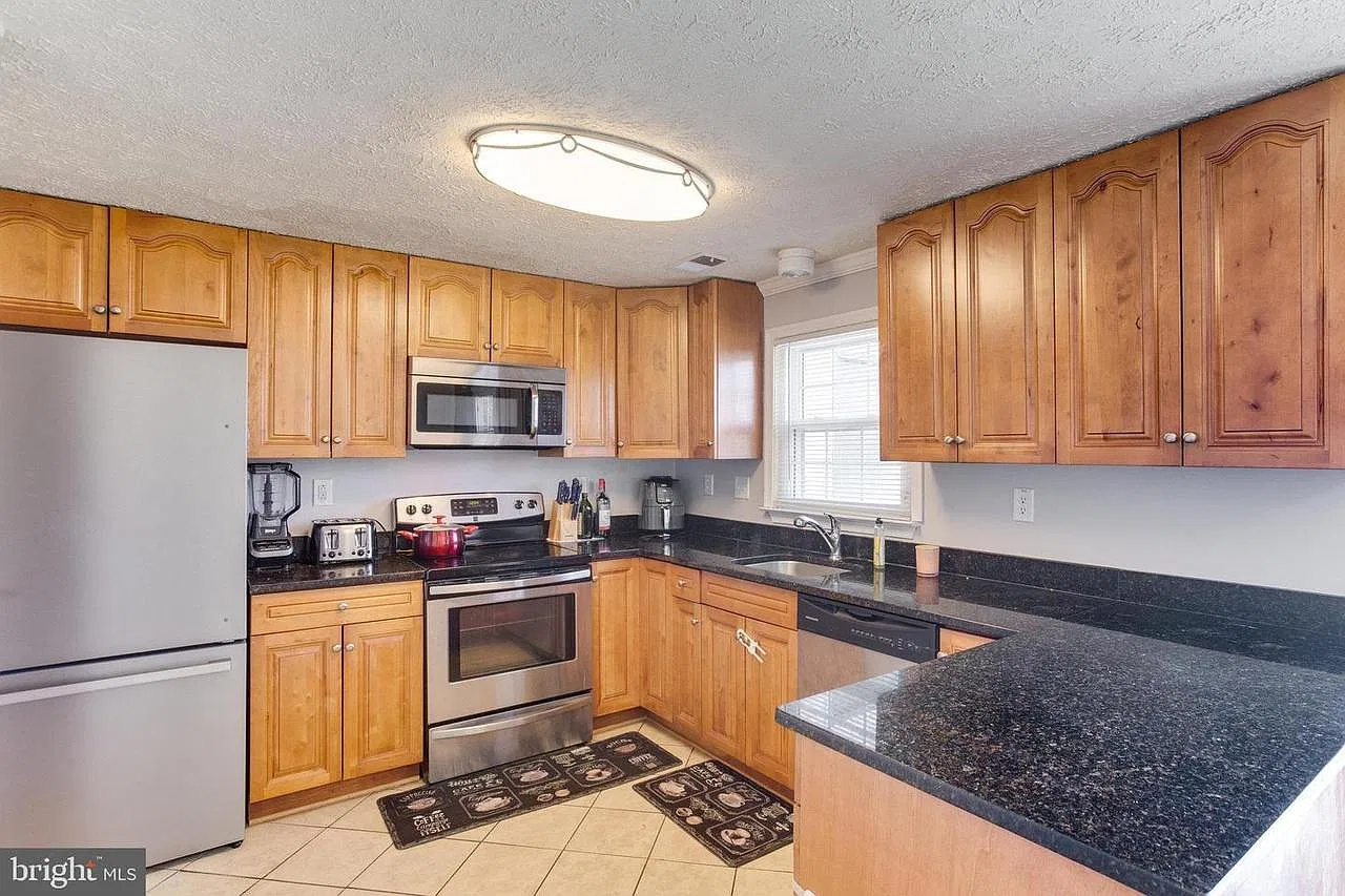 2096 Tanglewood Dr — Photo 2