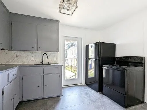 533 Center St #A — Photo 3