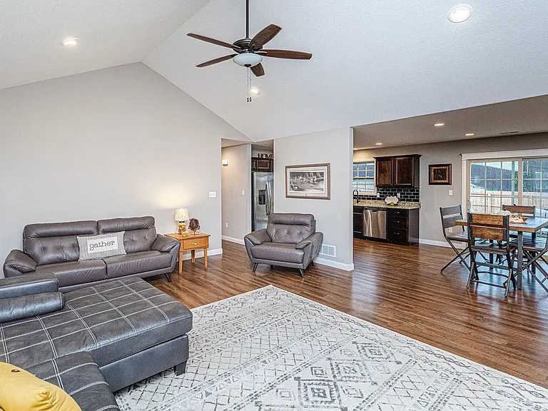 3505 Yellowwood Dr — Photo 3