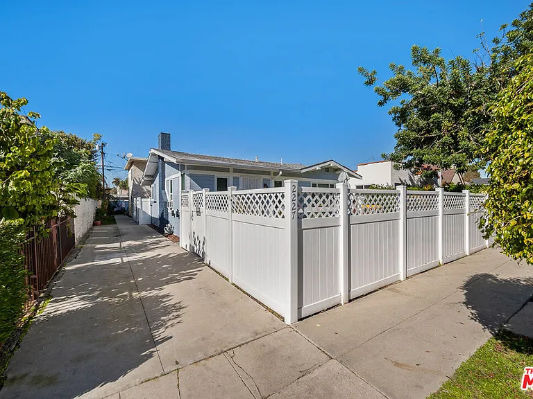 2227 Alsace Ave — Photo 4