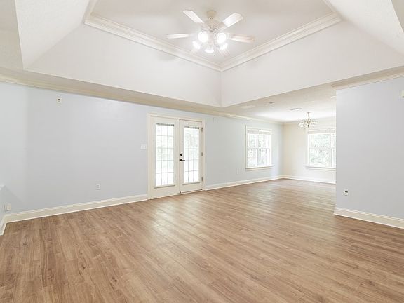 4th image of 4301 Sandy Springs Dr