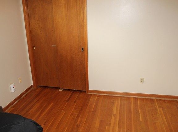 4th image of 2303 Plum St