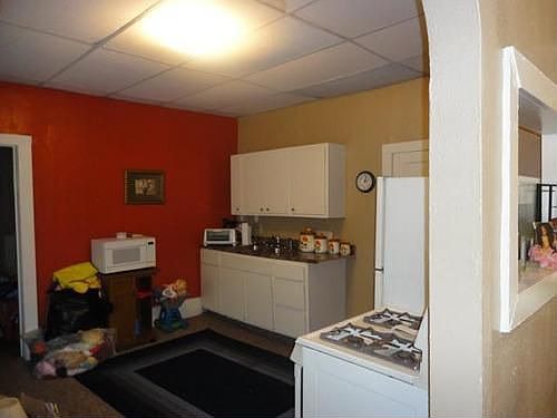 4th image of 802 Henry St