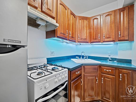 3rd image of 408 W 57th St APT 3J