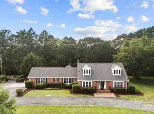 901 Kingsburry Rd, Clover, SC 29710