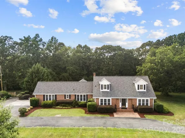 901 Kingsburry Rd, Clover, SC 29710