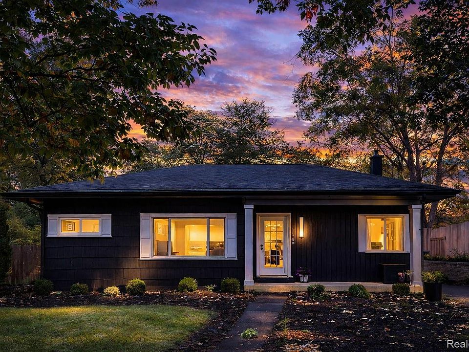 1st image of 3765 Woodview Ave