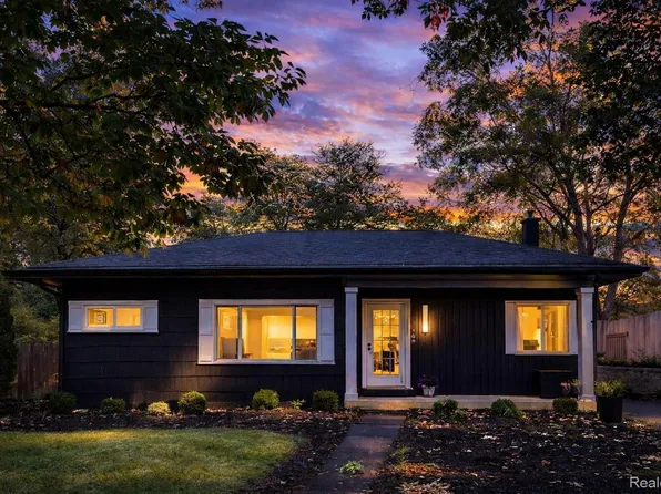 3765 Woodview Ave, West Bloomfield, MI 48324