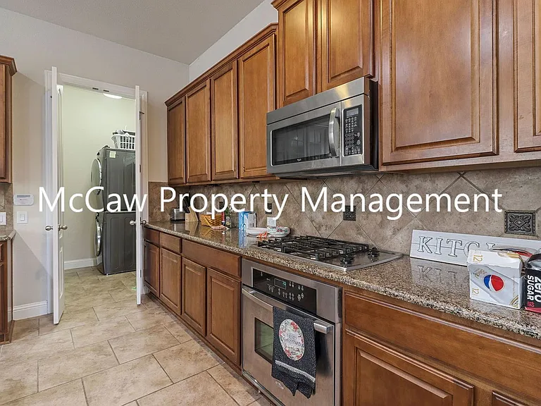 2438 Sunderland Ln — Photo 9