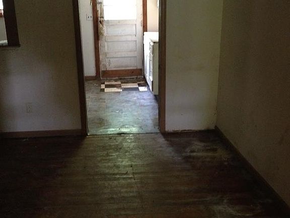 4th image of 10424 Pichards St
