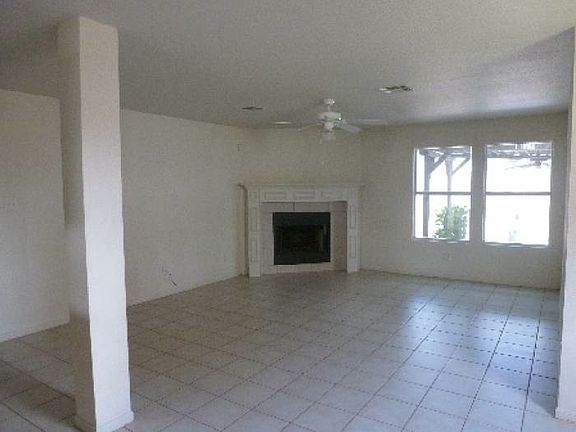 4th image of 4207 Rainlily St