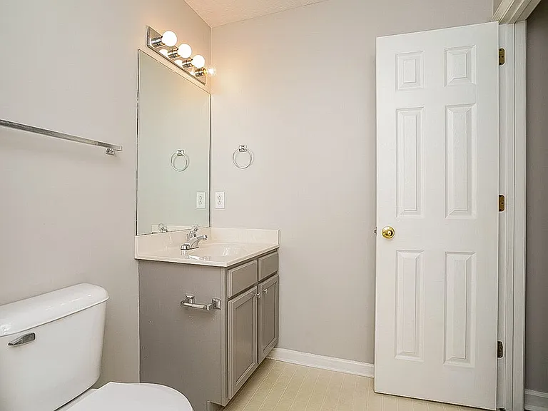 103 Rockton Ct — Photo 16