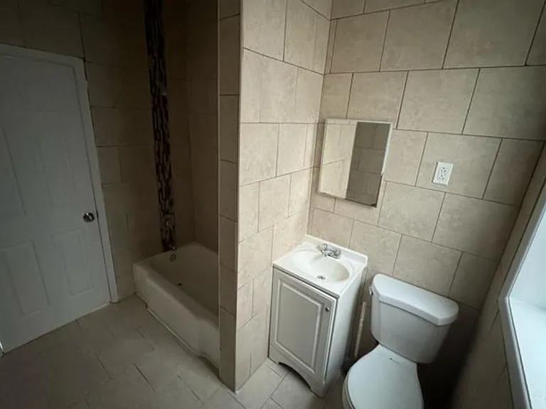 76 N 9th St #1R — Photo 4