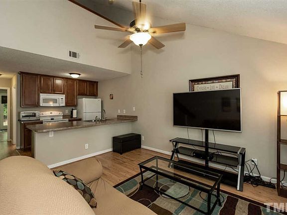 3rd image of 605 Gatehouse Ln