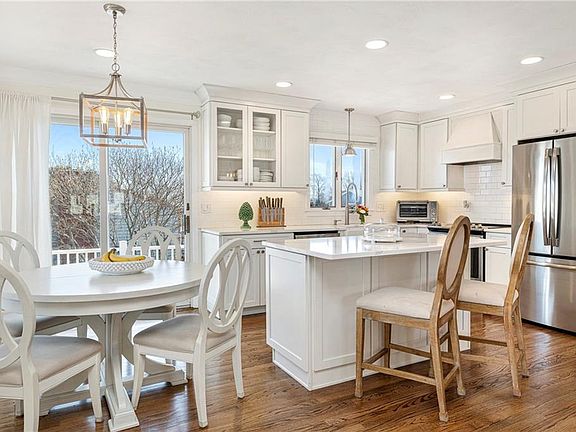 2nd image of 6 Jenkins St